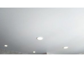 Монтаж потолка в спальне 11 м2 с использованием пленки VIPCEILING серии MONLANGE M9001 (3.50)