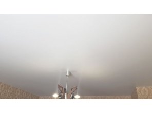 Монтаж потолка на кухне 14 м2 с использованием пленки VIPCEILING серии MONLANGE M9001 (3.50)