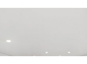 Монтаж потолка в гостиной 19 м2 с использованием пленки VIPCEILING серии MONLANGE M9001 (2.15)