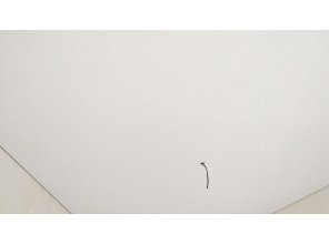 Монтаж потолка в спальне 13 м2 с использованием пленки VIPCEILING серии MONLANGE M9001 (3.25)