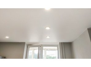 Монтаж потолка на кухне 10 м2 с использованием пленки VIPCEILING серии MONLANGE M9001 (3.25)