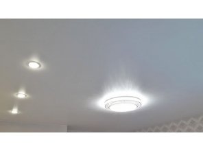 Монтаж потолка на кухне 22 м2 с использованием пленки VIPCEILING серии MONLANGE M9001 (4.35)