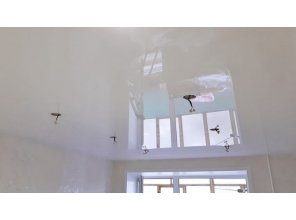 Монтаж потолка для зала 18 м2 с использованием пленки VIPCEILING серии MONLANGE L9001 (3.50)