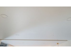 Монтаж потолка в гостиной 15 м2 с использованием пленки VIPCEILING серии MONLANGE M9001 (3.25)