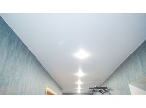 Монтаж потолка в коридоре 17 м2 с использованием пленки VIPCEILING серии MONLANGE S9020 (4.35)