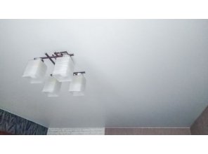 Монтаж потолка в спальне 15 м2 с использованием пленки VIPCEILING серии MONLANGE M9001 (3.25)