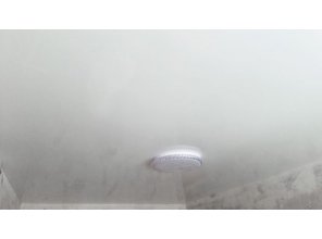 Монтаж потолка в гостиной 17 м2 с использованием пленки VIPCEILING серии MONLANGE L9001 (3.25)