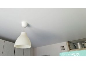 Монтаж потолка на кухне 8 м2 с использованием пленки VIPCEILING серии MONLANGE M9001 (2.60)
