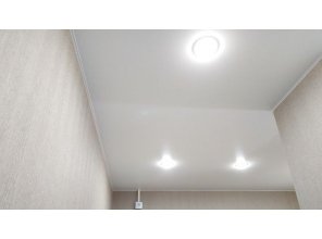 Монтаж потолка в коридоре 9 м2 с использованием пленки VIPCEILING серии MONLANGE S9020 (3.25)