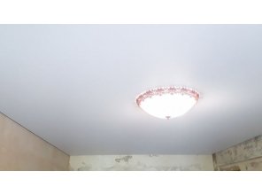 Монтаж потолка в гостиной 17 м2 с использованием пленки VIPCEILING серии MONLANGE M9001 (3.25)