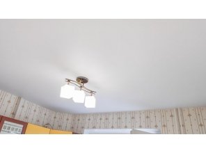 Монтаж потолка на кухне 8 м2 с использованием пленки VIPCEILING серии MONLANGE M9001 (3.25)