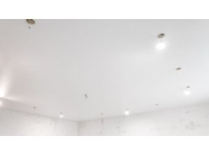 Монтаж потолка для зала 20 м2 с использованием пленки VIPCEILING серии MONLANGE M9001 (5.40)