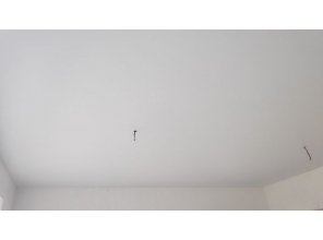 Монтаж потолка в квартире 36 м2 с использованием пленки VIPCEILING серии MONLANGE M9001 (5.40)