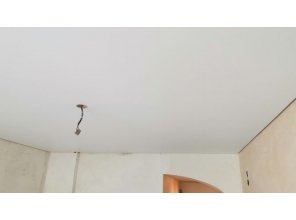 Монтаж потолка на кухне 8 м2 с использованием пленки VIPCEILING серии MONLANGE M9001 (2.15)