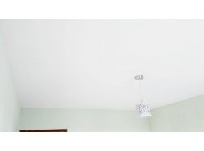 Монтаж потолка в спальне 12 м2 с использованием пленки VIPCEILING серии MONLANGE M9001 (3.25)