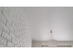 Монтаж потолка на кухне 10 м2 с использованием пленки VIPCEILING серии MONLANGE M9001 (3.25)