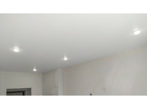 Монтаж потолка на кухне 15 м2 с использованием пленки VIPCEILING серии MONLANGE M9001 (3.25)