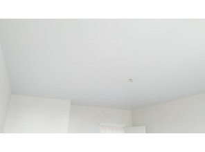 Монтаж потолка в спальне 12 м2 с использованием пленки VIPCEILING серии MONLANGE S9020 (3.25)