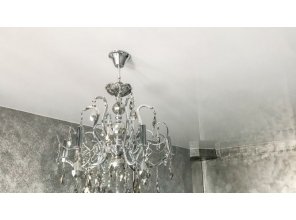 Монтаж потолка на кухне 9 м2 с использованием пленки VIPCEILING серии MONLANGE L9001 (2.60)