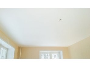 Монтаж потолка в гостиной 17 м2 с использованием пленки VIPCEILING серии MONLANGE M9001 (2.15)