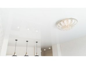 Монтаж потолка в квартире 30 м2 с использованием пленки VIPCEILING серии MONLANGE L9001 (4.90)