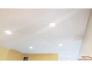 Монтаж потолка на кухне 8 м2 с использованием пленки VIPCEILING серии MONLANGE M9001 (2.60)