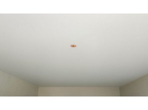 Монтаж потолка в гостиной 18 м2 с использованием пленки VIPCEILING серии MONLANGE M9001 (3.25)