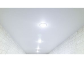 Монтаж потолка в прихожей 7 м2 с использованием пленки VIPCEILING серии MONLANGE M9001 (2.15)