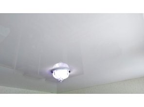 Монтаж потолка для зала 28 м2 с использованием пленки VIPCEILING серии MONLANGE L9001 (5.45)