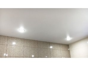 Монтаж потолка в ванной 8 м2 с использованием пленки VIPCEILING серии MONLANGE M9001 (2.60)