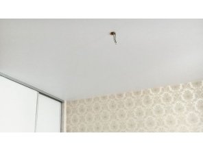 Монтаж потолка в спальне 10 м2 с использованием пленки VIPCEILING серии MONLANGE M9001 (3.25)