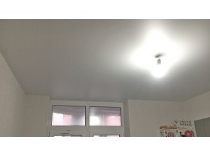 Монтаж потолка на кухне 11 м2 с использованием пленки VIPCEILING серии MONLANGE M9001 (3.25)