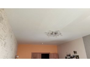 Монтаж потолка в гостиной 16 м2 с использованием пленки VIPCEILING серии MONLANGE M9001 (3.25)