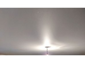 Монтаж потолка в гостиной 28 м2 с использованием пленки VIPCEILING серии MONLANGE M9001 (2.60)