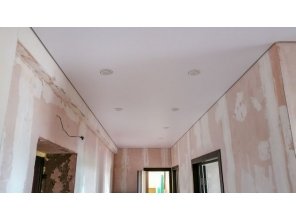 Монтаж потолка в прихожей 12 м2 с использованием пленки VIPCEILING серии MONLANGE M9001 (3.25)