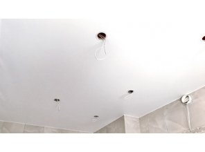 Монтаж потолка в ванной 8 м2 с использованием пленки VIPCEILING серии MONLANGE M9001 (2.15)