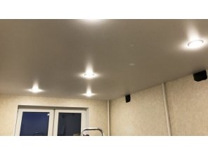 Монтаж потолка на кухне 8 м2 с использованием пленки VIPCEILING серии MONLANGE M9001 (2.60)