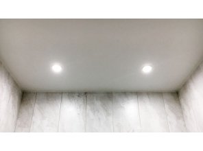 Монтаж потолка в ванной 4 м2 с использованием пленки VIPCEILING серии MONLANGE M9001 (2.15)