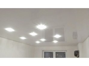 Монтаж потолка в спальне 16 м2 с использованием пленки VIPCEILING серии MONLANGE L9001 (3.25)