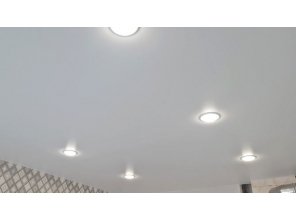 Монтаж потолка на кухне 8 м2 с использованием пленки VIPCEILING серии MONLANGE S9020 (2.60)