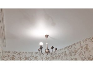 Монтаж потолка в спальне 11 м2 с использованием пленки VIPCEILING серии MONLANGE M9001 (2.60)