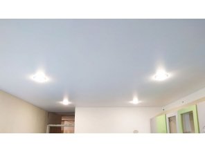 Монтаж потолка на кухне 11 м2 с использованием пленки VIPCEILING серии MONLANGE M9001 (2.60)