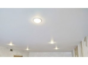 Монтаж потолка в гостиной 17 м2 с использованием пленки VIPCEILING серии MONLANGE M9001 (3.25)