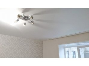 Монтаж потолка в гостиной 12 м2 с использованием пленки VIPCEILING серии MONLANGE S9020 (3.25)