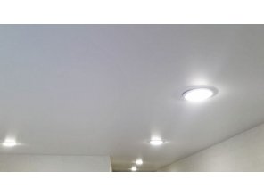 Монтаж потолка на кухне 10 м2 с использованием пленки VIPCEILING серии MONLANGE M9001 (2.15)