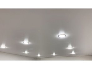 Монтаж потолка в спальне 12 м2 с использованием пленки VIPCEILING серии MONLANGE S9020 (3.25)