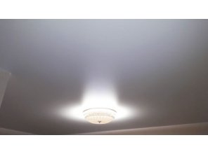 Монтаж потолка в спальне 13 м2 с использованием пленки VIPCEILING серии MONLANGE M9001 (2.15)