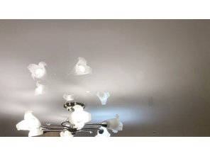 Монтаж потолка в квартире 21 м2 с использованием пленки VIPCEILING серии MONLANGE L9001 (4.00)