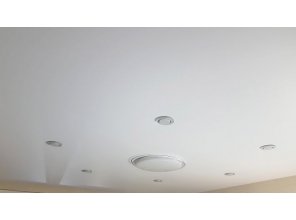 Монтаж потолка в гостиной 18 м2 с использованием пленки VIPCEILING серии MONLANGE M9001 (3.80)