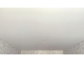 Монтаж потолка в спальне 12 м2 с использованием пленки VIPCEILING серии MONLANGE M9001 (2.60)